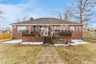 Charming 4-Bedroom Home in Rogers with Beautiful Natural Light!