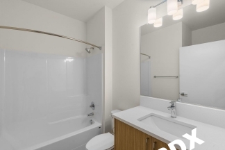 Upper Unit Spacious 1 Bedroom Apartment - SW Portland
