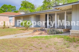 Beautifully 2 bedroom near Fort Sam!