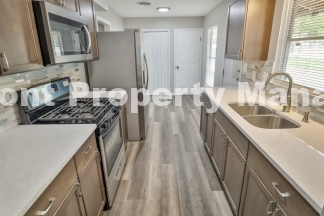 Beautifully 2 bedroom near Fort Sam!