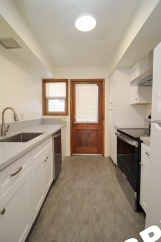 **One Month Free Rent with a 13-Month Lease** Come Home To This Beautifully Updated 2 Bedroom SW Portland Apartment!