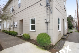 Freshly Updated 1 Bedroom with Reserved Parking In Vibrant SE PDX Neighborhood!