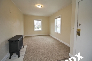 Freshly Updated 1 Bedroom with Reserved Parking In Vibrant SE PDX Neighborhood!