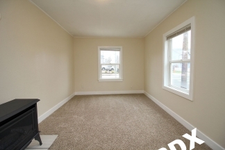 Freshly Updated 1 Bedroom with Reserved Parking In Vibrant SE PDX Neighborhood!