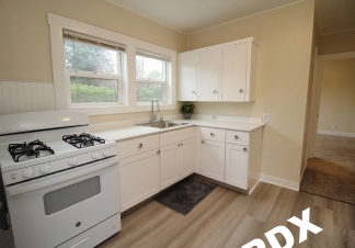 Freshly Updated 1 Bedroom with Reserved Parking In Vibrant SE PDX Neighborhood!