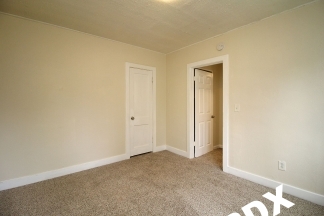 Freshly Updated 1 Bedroom with Reserved Parking In Vibrant SE PDX Neighborhood!
