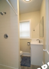 Freshly Updated 1 Bedroom with Reserved Parking In Vibrant SE PDX Neighborhood!