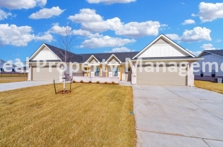 *Beautiful New Duplexes in Goddard School District*- First Month FREE !