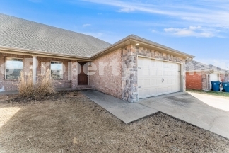 Introducing a spacious duplex with a great location in Bentonville, AR