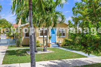 Charming 2-Bed With Backyard Oasis In West Palm Beach!