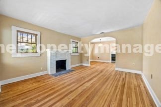 Charming 2-Bed With Backyard Oasis In West Palm Beach!