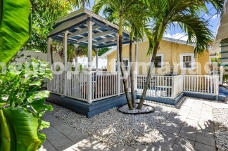 Charming 2-Bed With Backyard Oasis In West Palm Beach!