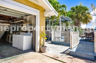 Charming 2-Bed With Backyard Oasis In West Palm Beach!