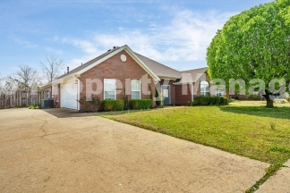 Bright & Spacious 4-Bedroom Home with Fenced Yard