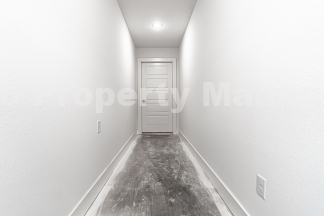 Beautiful townhome off of I St!