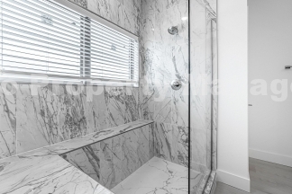 Beautiful townhome off of I St!