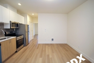 **CONCESSION - ONE MONTH FREE RENT ON APPROVED CREDIT** Upper Floor Contemporary 1 Bedroom Apartment - SW Portland
