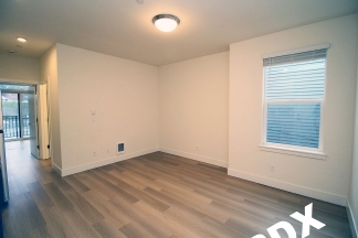 **CONCESSION - ONE MONTH FREE RENT ON APPROVED CREDIT** Upper Floor Contemporary 1 Bedroom Apartment - SW Portland