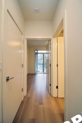 **CONCESSION - ONE MONTH FREE RENT ON APPROVED CREDIT** Upper Floor Contemporary 1 Bedroom Apartment - SW Portland