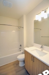 **CONCESSION - ONE MONTH FREE RENT ON APPROVED CREDIT** Upper Floor Contemporary 1 Bedroom Apartment - SW Portland