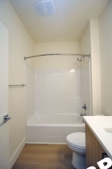 **CONCESSION - ONE MONTH FREE RENT ON APPROVED CREDIT** Upper Floor Contemporary 1 Bedroom Apartment - SW Portland
