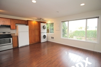 Nicely Updated 1 Bedroom Apartment in great SE location!