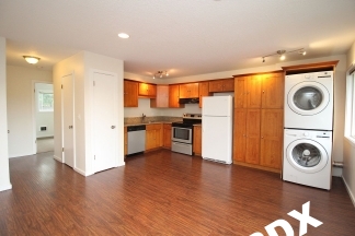Nicely Updated 1 Bedroom Apartment in great SE location!