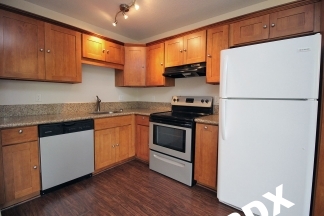 Nicely Updated 1 Bedroom Apartment in great SE location!