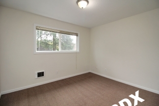 Nicely Updated 1 Bedroom Apartment in great SE location!