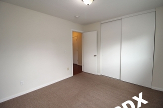 Nicely Updated 1 Bedroom Apartment in great SE location!