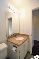 Nicely Updated 1 Bedroom Apartment in great SE location!
