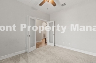 Spacious 4-Bedroom Retreat in San Antonio with 3.5 Baths and 2714 Sq Ft of Comfort!