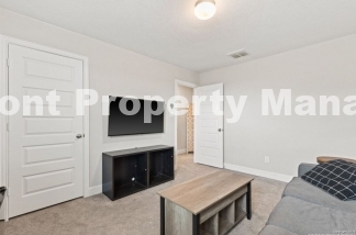 Spacious 4-Bedroom Retreat in San Antonio with 3.5 Baths and 2714 Sq Ft of Comfort!