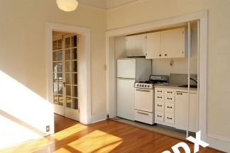Multi-Room Studio Apartment in Gorgeous Portland Heights Victorian!