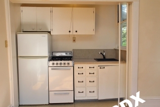 Multi-Room Studio Apartment in Gorgeous Portland Heights Victorian!