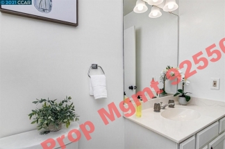 Charming 2-Bed Condo Retreat: Modern Comfort in Concord - 1218 Sq Ft of Style!