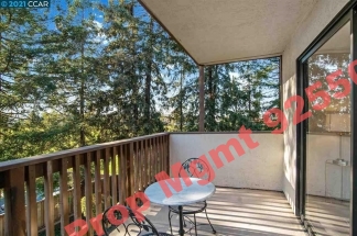 Charming 2-Bed Condo Retreat: Modern Comfort in Concord - 1218 Sq Ft of Style!