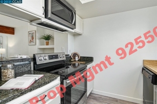 Charming 2-Bed Condo Retreat: Modern Comfort in Concord - 1218 Sq Ft of Style!