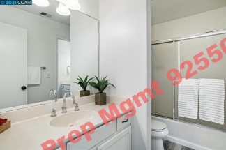 Charming 2-Bed Condo Retreat: Modern Comfort in Concord - 1218 Sq Ft of Style!
