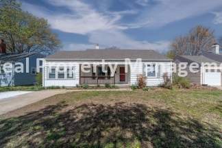 2 Bedroom with Bonus room and Hardwood Floors - Schweiter Neighborhood