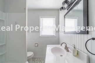 2 Bedroom with Bonus room and Hardwood Floors - Schweiter Neighborhood
