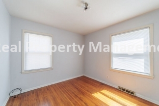 2 Bedroom with Bonus room and Hardwood Floors - Schweiter Neighborhood