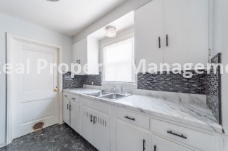 2 Bedroom with Bonus room and Hardwood Floors - Schweiter Neighborhood