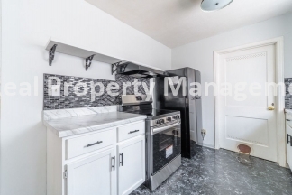 2 Bedroom with Bonus room and Hardwood Floors - Schweiter Neighborhood
