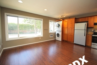 Nicely Updated 1 Bedroom Apartment in great SE location!