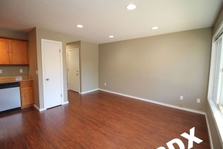 Nicely Updated 1 Bedroom Apartment in great SE location!