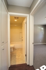 Nicely Updated 1 Bedroom Apartment in great SE location!