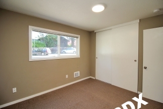 Nicely Updated 1 Bedroom Apartment in great SE location!