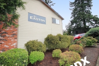 Nicely Updated 1 Bedroom Apartment in great SE location!