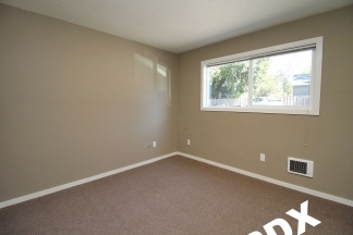 Nicely Updated 1 Bedroom Apartment in great SE location!